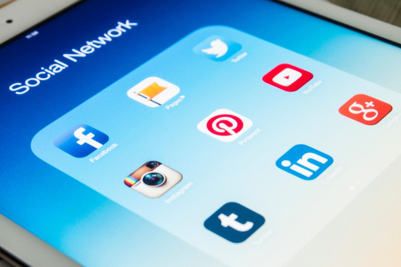 smartphone social media marketing